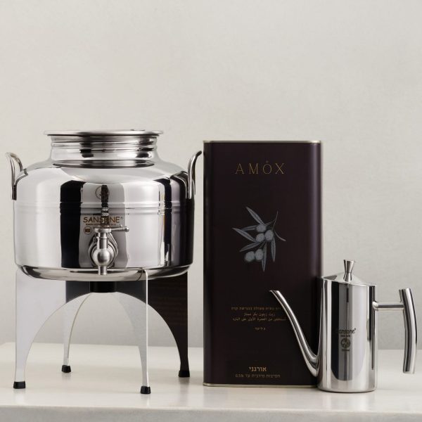 AMOX_SANSONE_ORGANI_BUNDKE_5_119 חווית שמן זית אורגנית: מיכל נירוסטה 5 ליטר ומעמד + קנקן 0.5 ליטר + פח שמן זית מודגש אורגני 5 ליטר